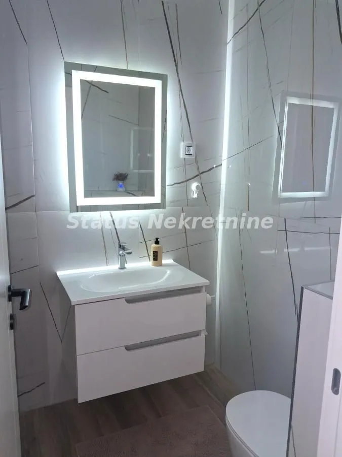 Prodaja, četvorosoban stan, 98m², Petrovaradin, Novi Sad