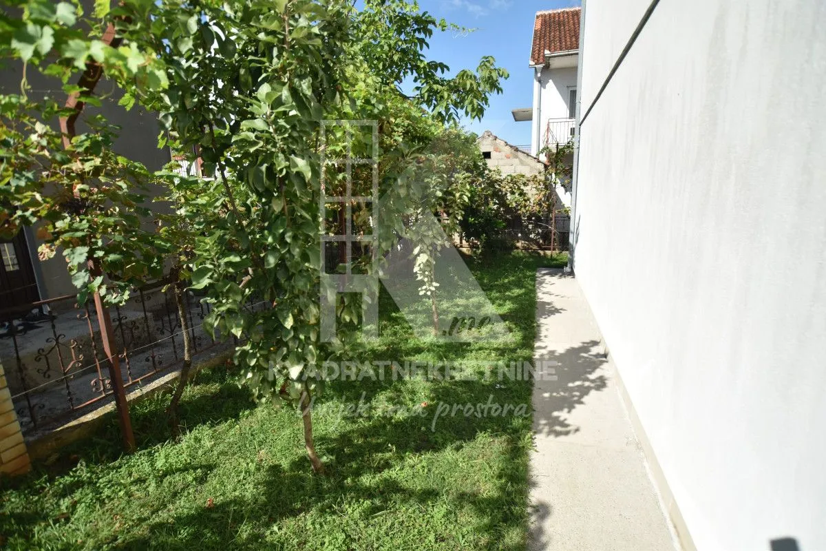 Sale, house, 250m², Zelenika, Podgorica