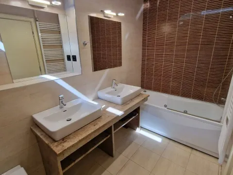 Izdavanje, četvorosoban stan, 148m², Savski Venac, Beograd - image 11