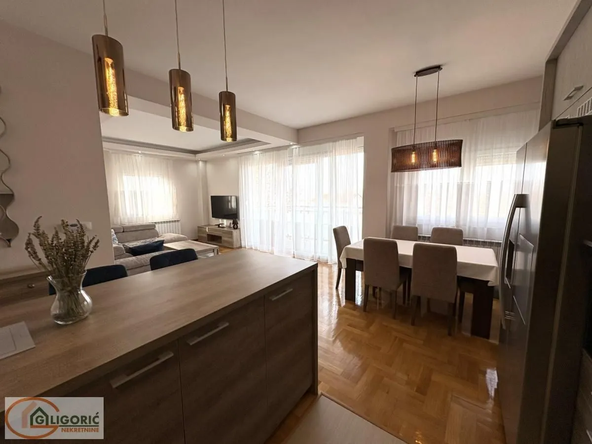 Izdavanje, trosoban stan, 75m², Borča 1, Borča Sve Podlokacije