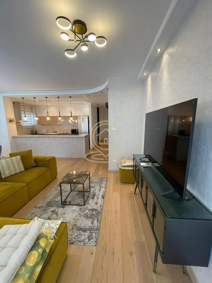 Izdavanje, trosoban stan, 105m², Liman 3, Novi Sad Sve Podlokacije