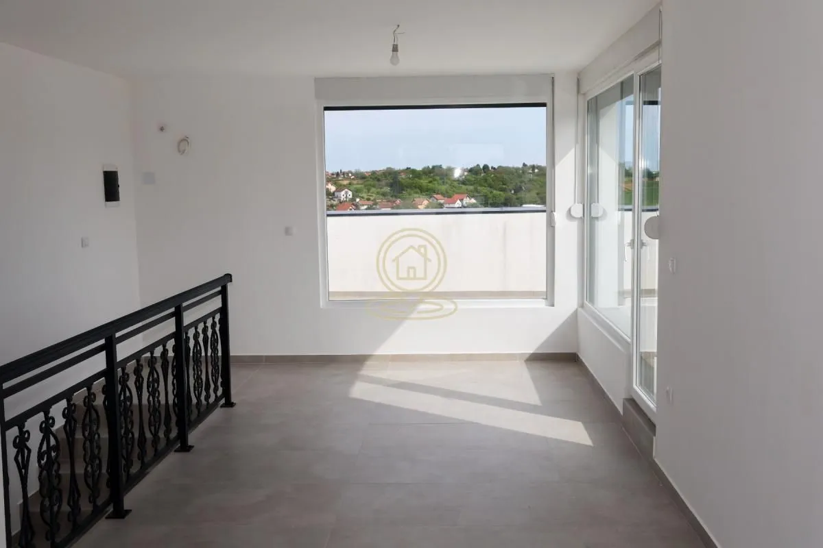 Prodaja, četvorosoban stan, 225m², Sremska Kamenica, Petrovaradin
