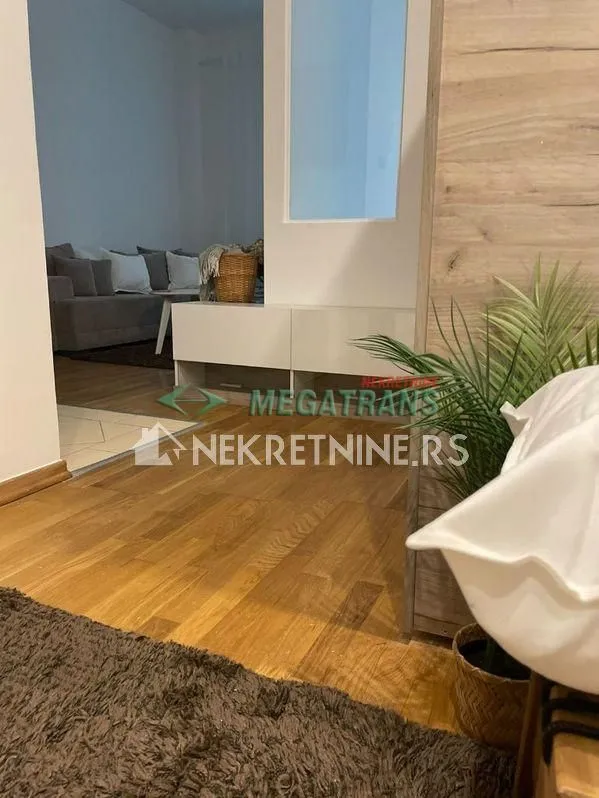 Izdavanje, dvosoban stan, 40m², Bulevar Oslobodjenja, Novi Sad Sve Podlokacije