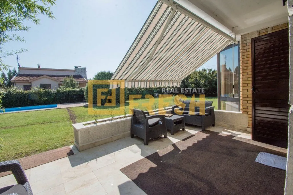 Prodaja, kuća, 250m², Tološi, Podgorica