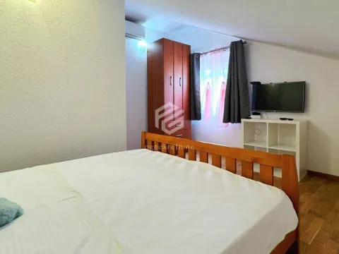 Rent, three bedroom apartment, 160m², Tivat, Crna Gora - image 19