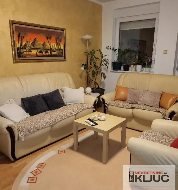 Prodaja, trosoban stan, 82m², Centar, Novi Sad