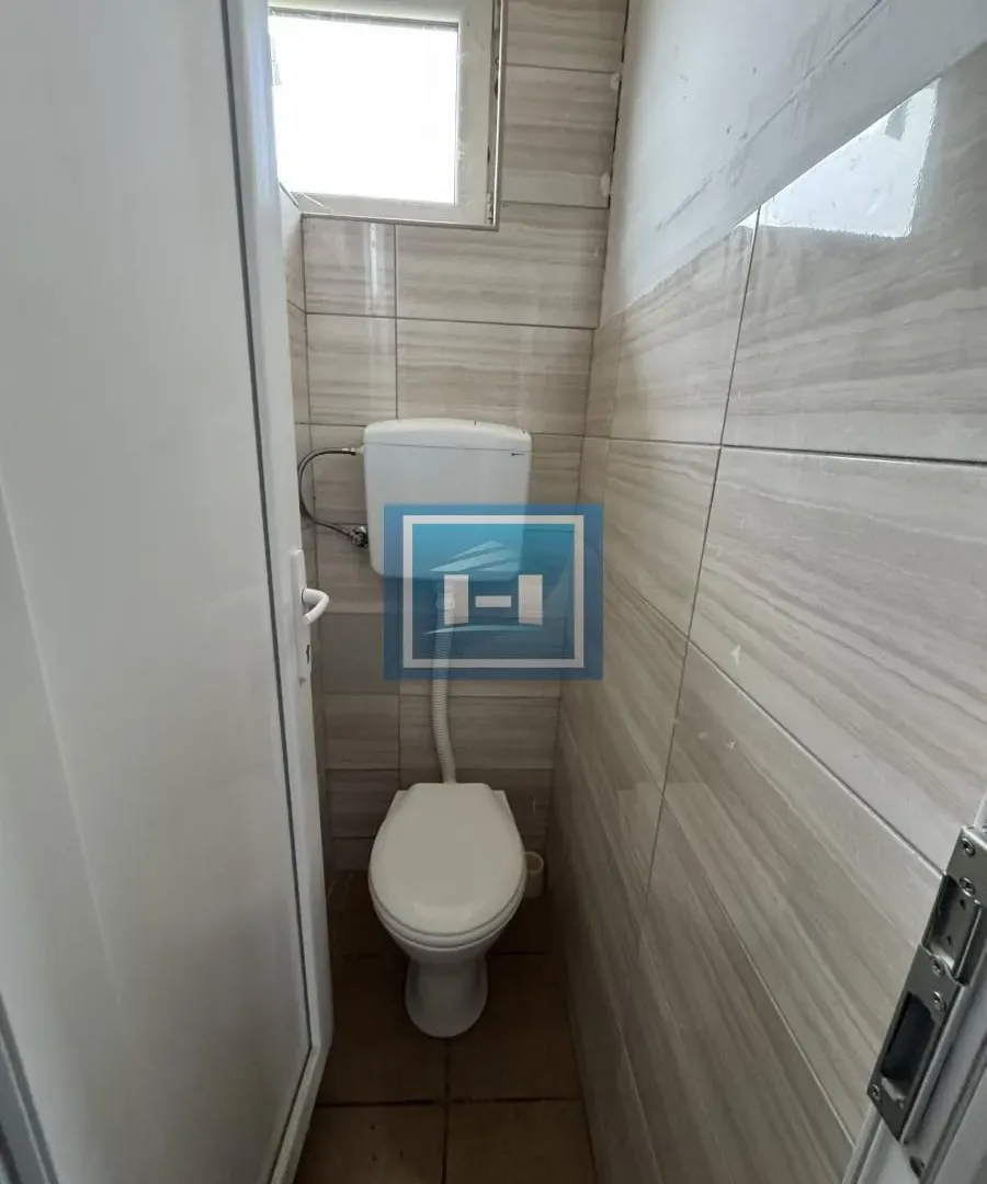 Izdavanje, poslovni prostor, 750m², Mijatovac, Ćuprija