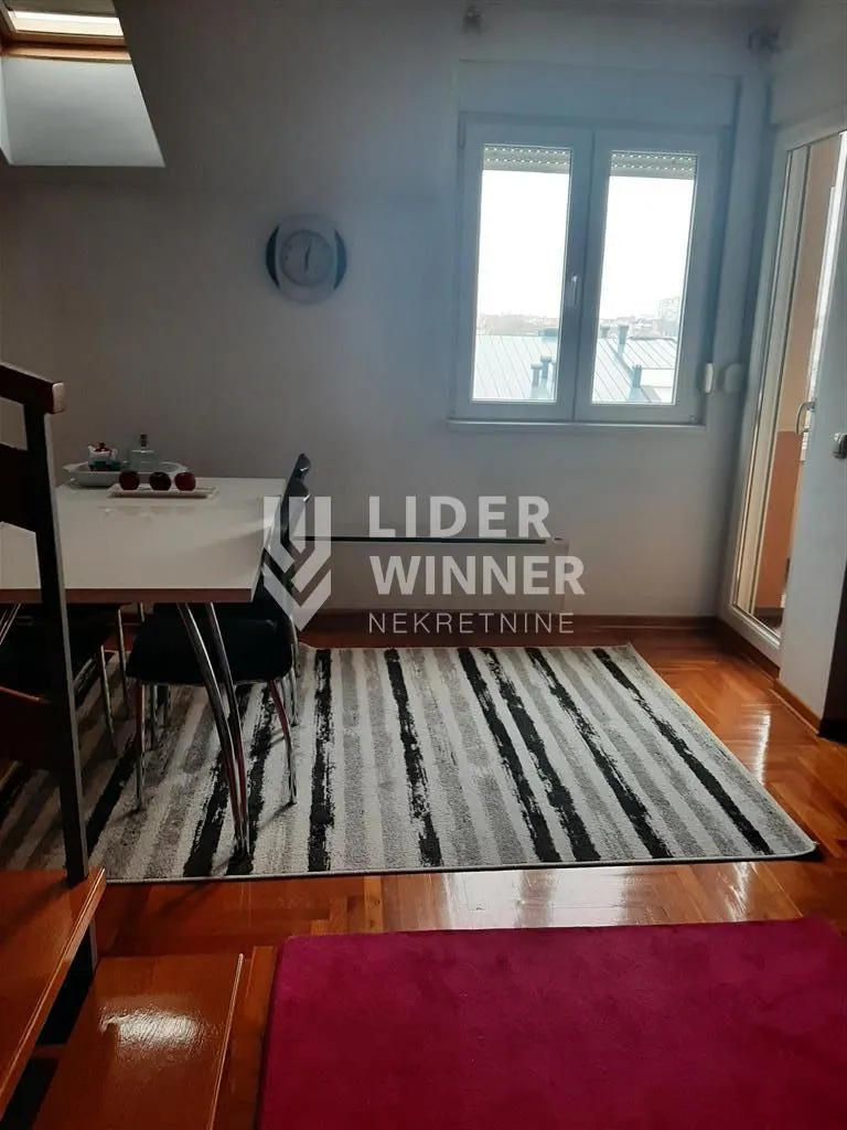 Prodaja, četvorosoban stan, 100m², Zemun Gornji Grad, Zemun Sve Podlokacije