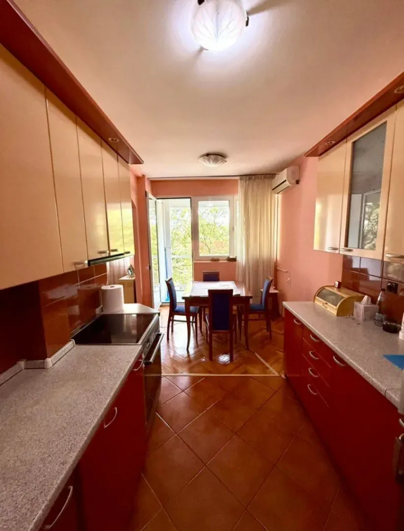 Prodaja, dvosoban stan, 100m², Pejton, Podgorica