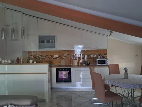 Rent, three bedroom apartment, 106m², Tripovići, Tivat - image 4