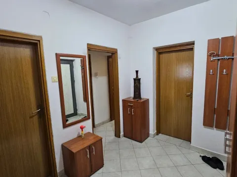 Izdavanje, dvosoban stan, 71m², Stari Aerodrom, Podgorica - image 10