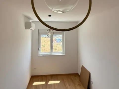 Izdavanje, dvosoban stan, 65m², Stari Aerodrom, Podgorica - image 7