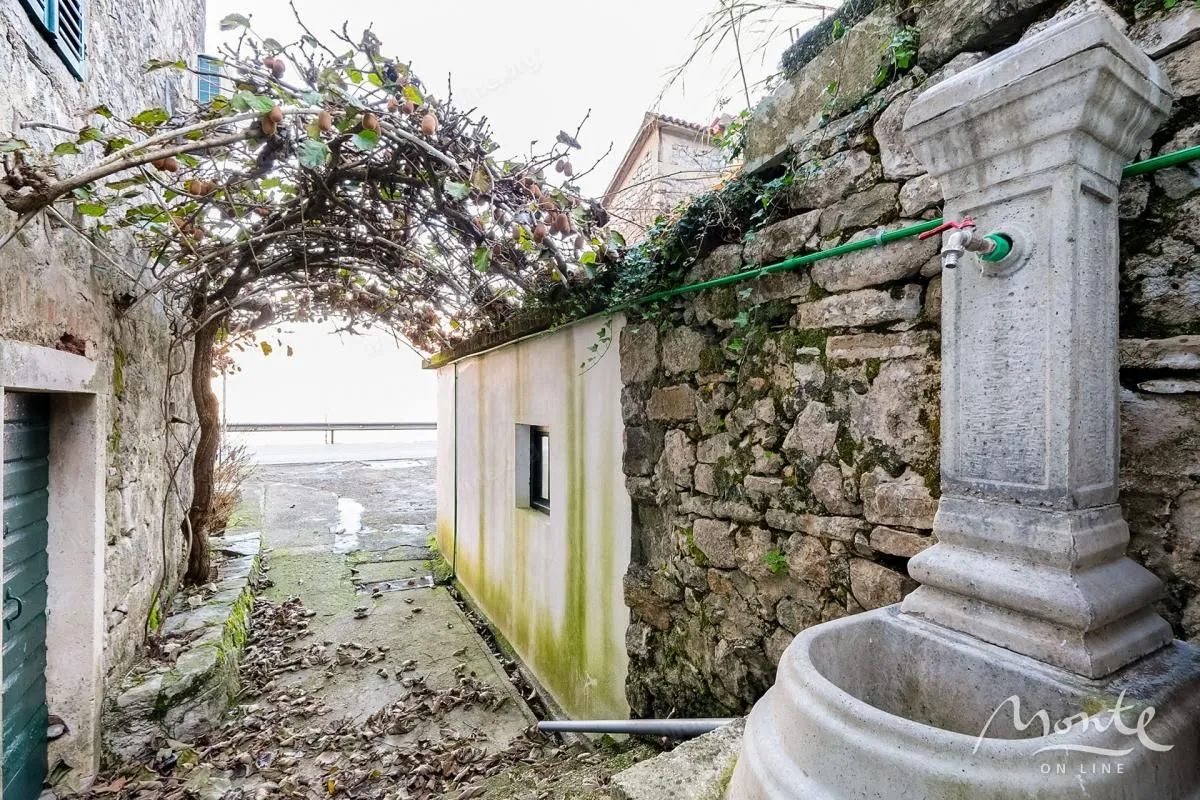 Prodaja, kuća, 333m², Kostanjica, Kotor