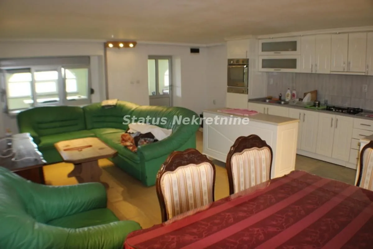 Prodaja, kuća, 220m², Ledinci, Petrovaradin