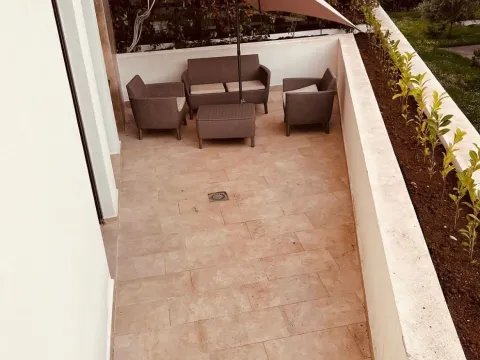 Rent, one bedroom apartment, 47m², Kalimanj, Tivat - image 4