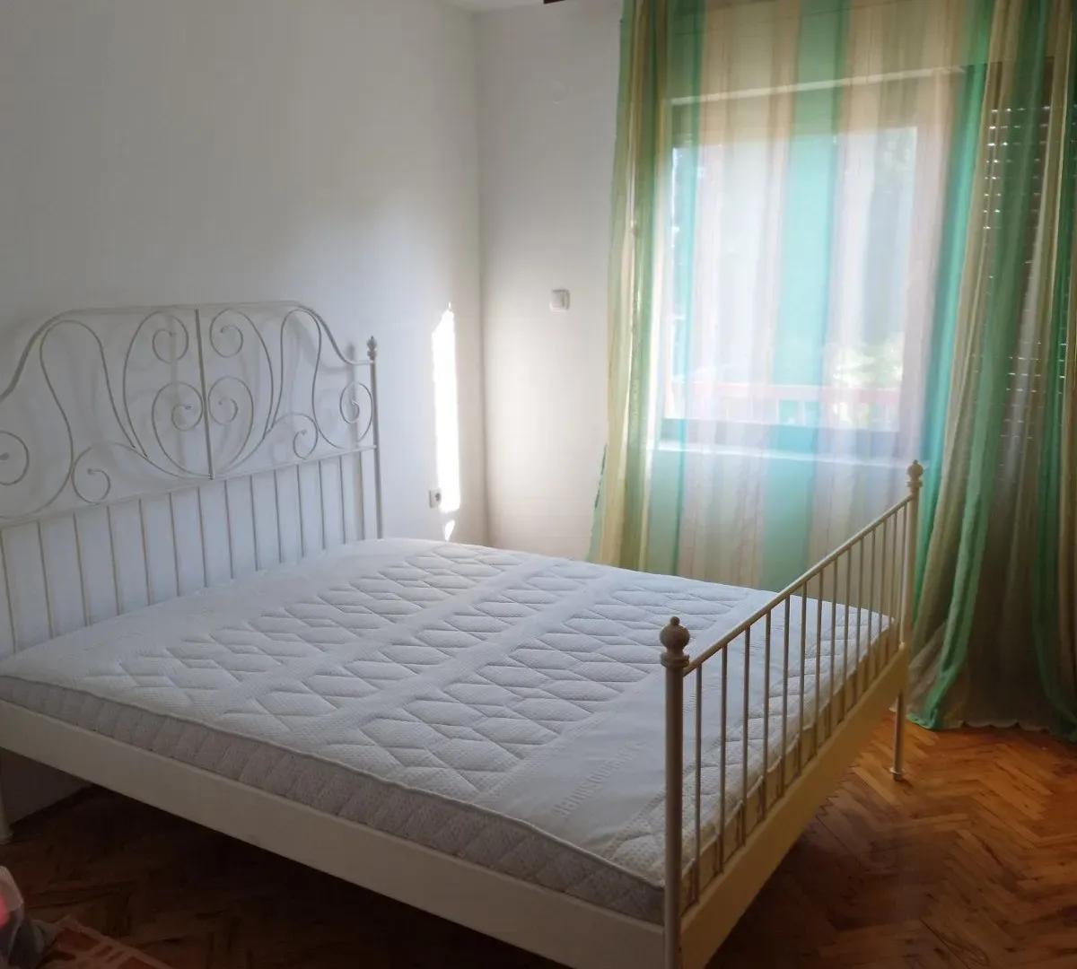 Izdavanje, kuća, 130m², Tološi, Podgorica