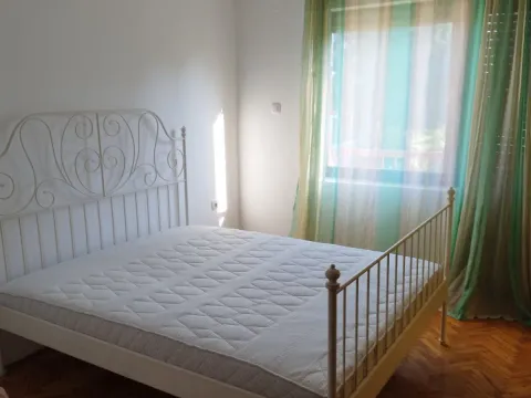 Izdavanje, kuća, 130m², Tološi, Podgorica - image 4