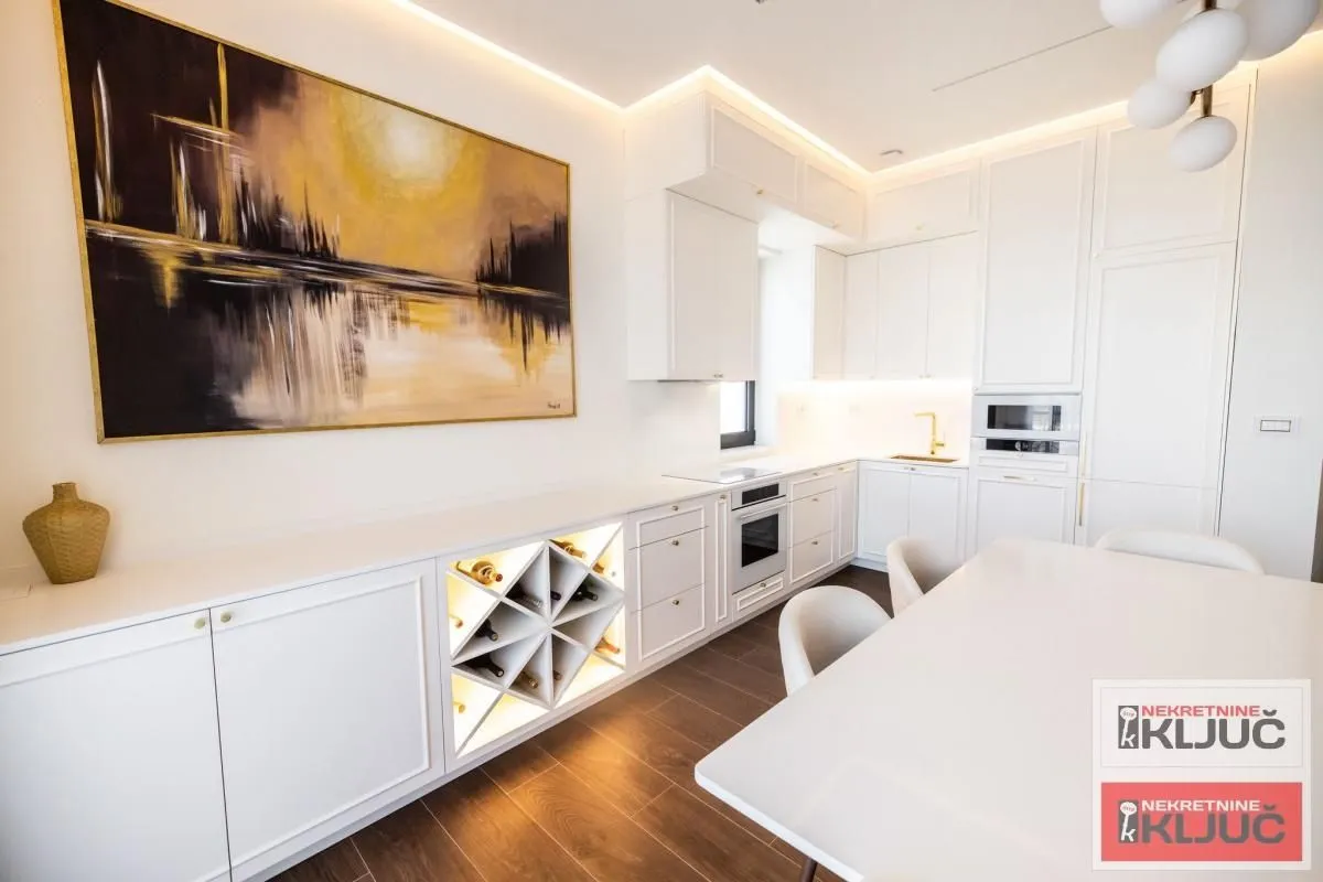 Izdavanje, četvorosoban stan, 135m², Tatarsko brdo, Petrovaradin