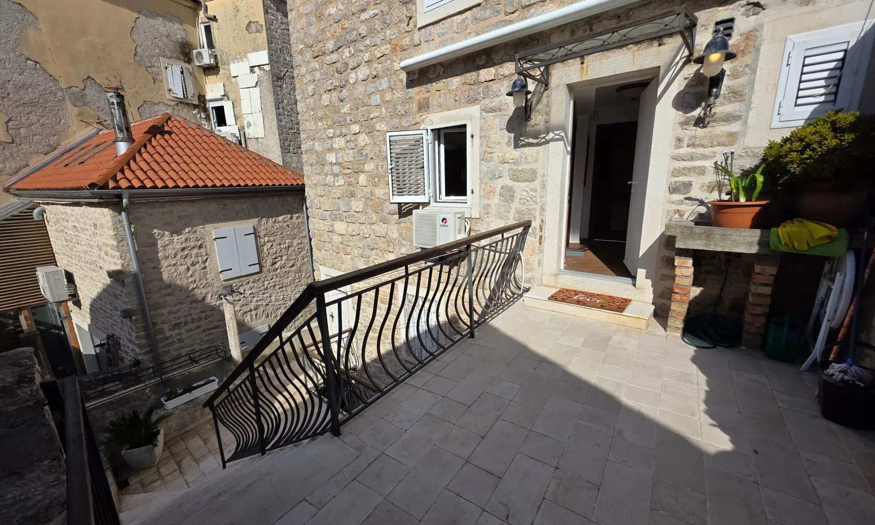 Rent, three bedroom apartment, 120m², Stari Grad, Budva