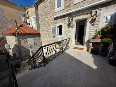 Rent, three bedroom apartment, 120m², Stari Grad, Budva - image 6