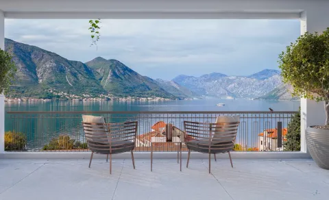 Moderna terasa sa garniturom za sjedenje i pogledom na more i planine. - image 7