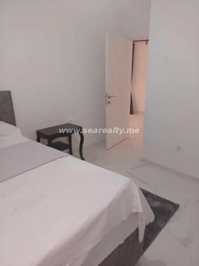 Izdavanje, dvosoban stan, 64m², Budva, Crna Gora