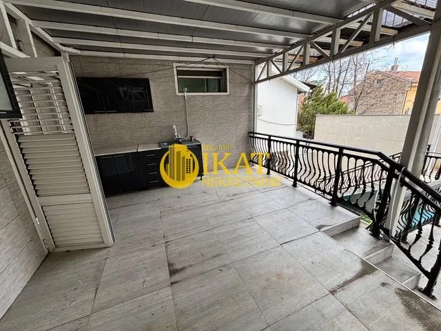 Izdavanje, kuća, 22m², Zemun Centar, Zemun Sve Podlokacije