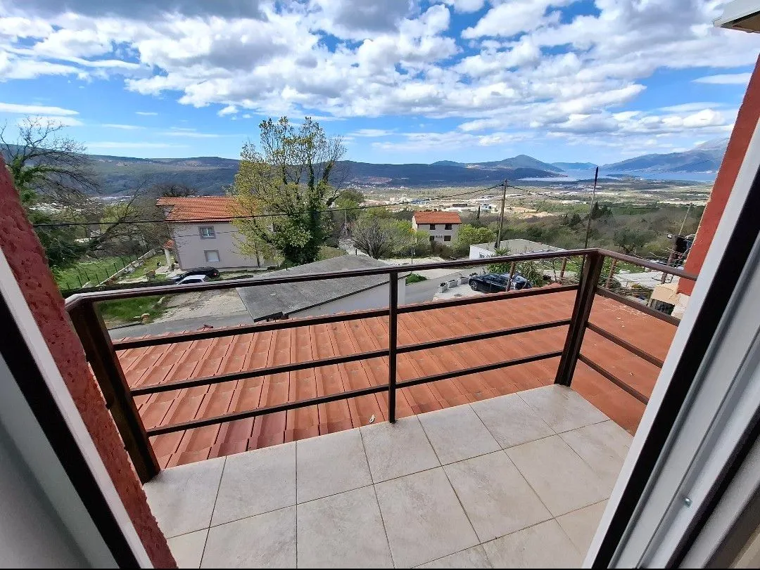 Izdavanje, dvosoban stan, 70m², Dub, Kotor