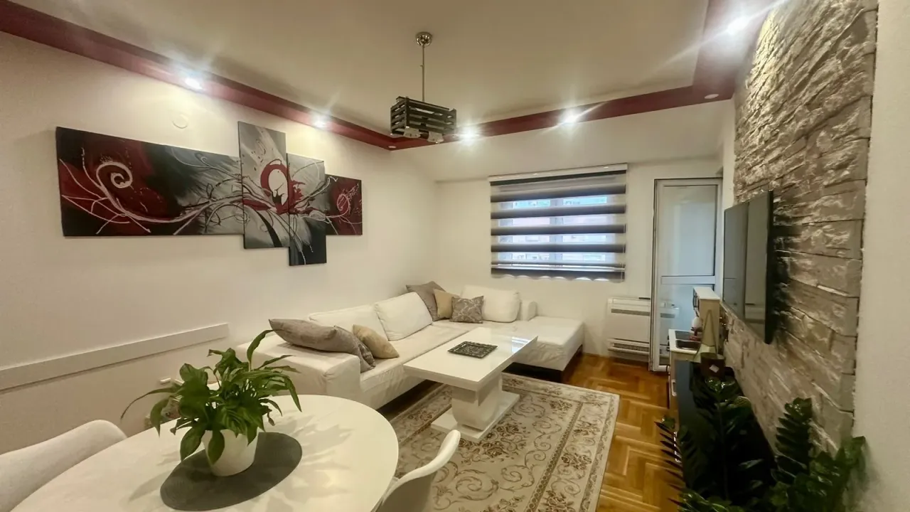 Izdavanje, dvosoban stan, 65m², Stari Aerodrom, Podgorica