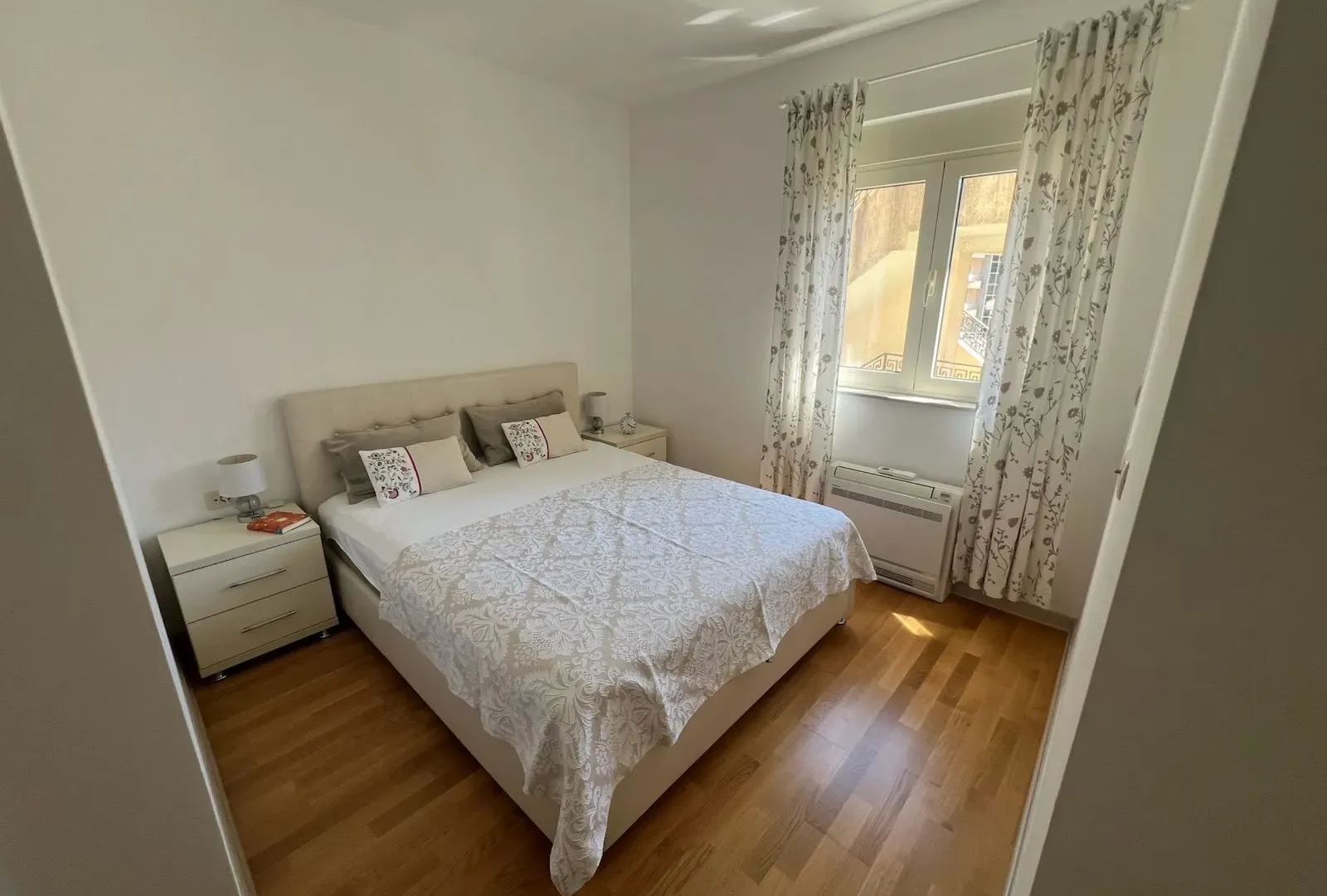 Rent, one bedroom apartment, 52m², Centar, Budva