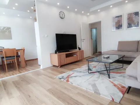 Rent, two bedroom apartment, 86m², Centar, Podgorica - image 2