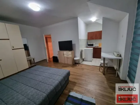 Izdavanje, garsonjera, 32m², Centar, Novi Sad - image 2