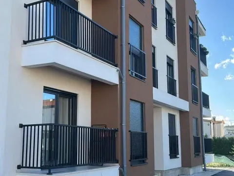 Izdavanje, jednosoban stan, 40m², Zabjelo, Podgorica - image 1