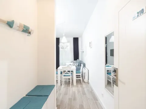 Sale, one bedroom apartment, 34m², Bečići, Budva - image 3