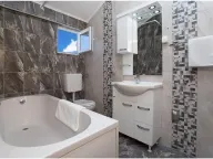 Izdavanje, kuća, 110m², Đuraševići, Tivat - image 8