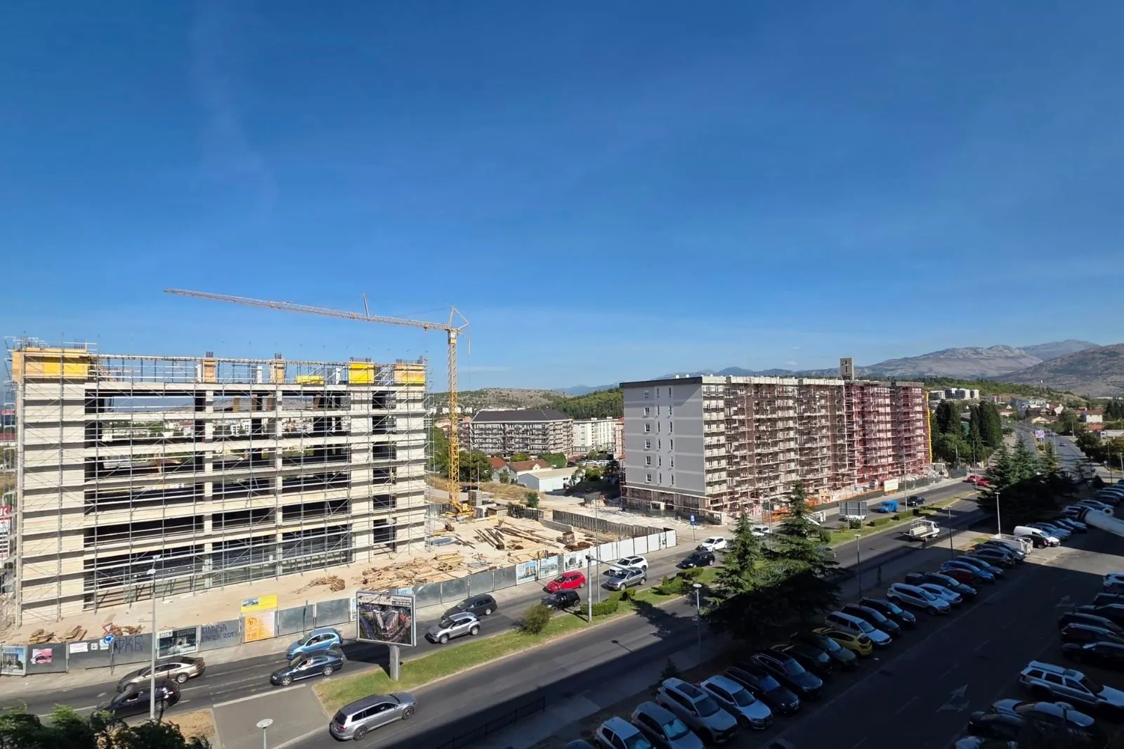 View from the terrace of a construction site and surrounding buildings under construction.