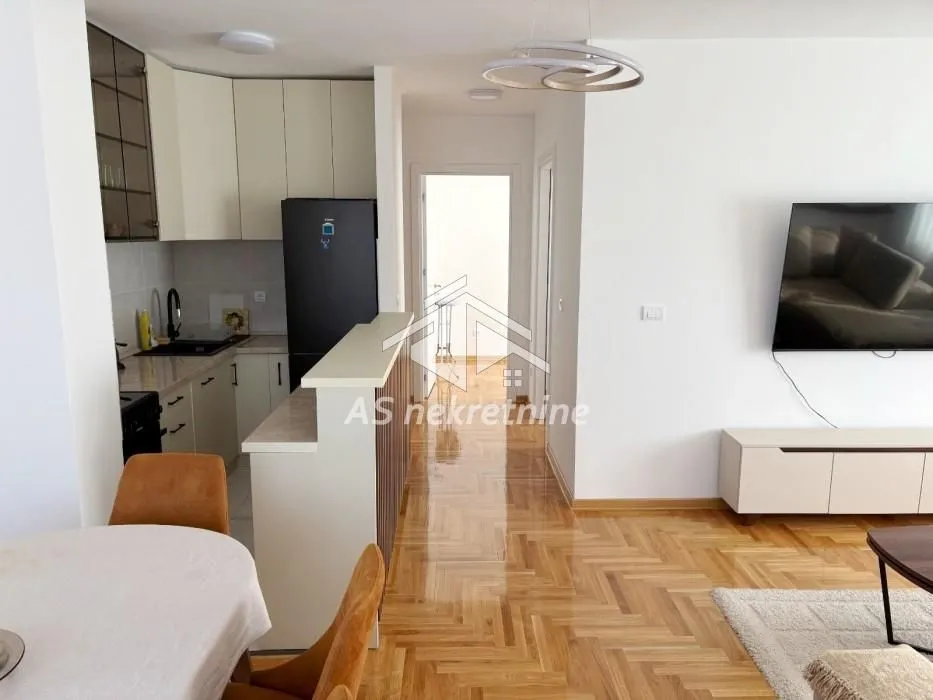 Izdavanje, četvorosoban stan, 79m², Banjica, Voždovac Sve Podlokacije