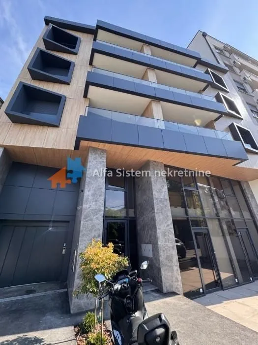 Izdavanje, trosoban stan, 65m², Kalenić Pijaca, Vračar Sve Podlokacije