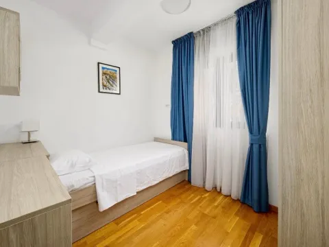 Rent, two bedroom apartment, 64m², Rozino, Budva - image 11