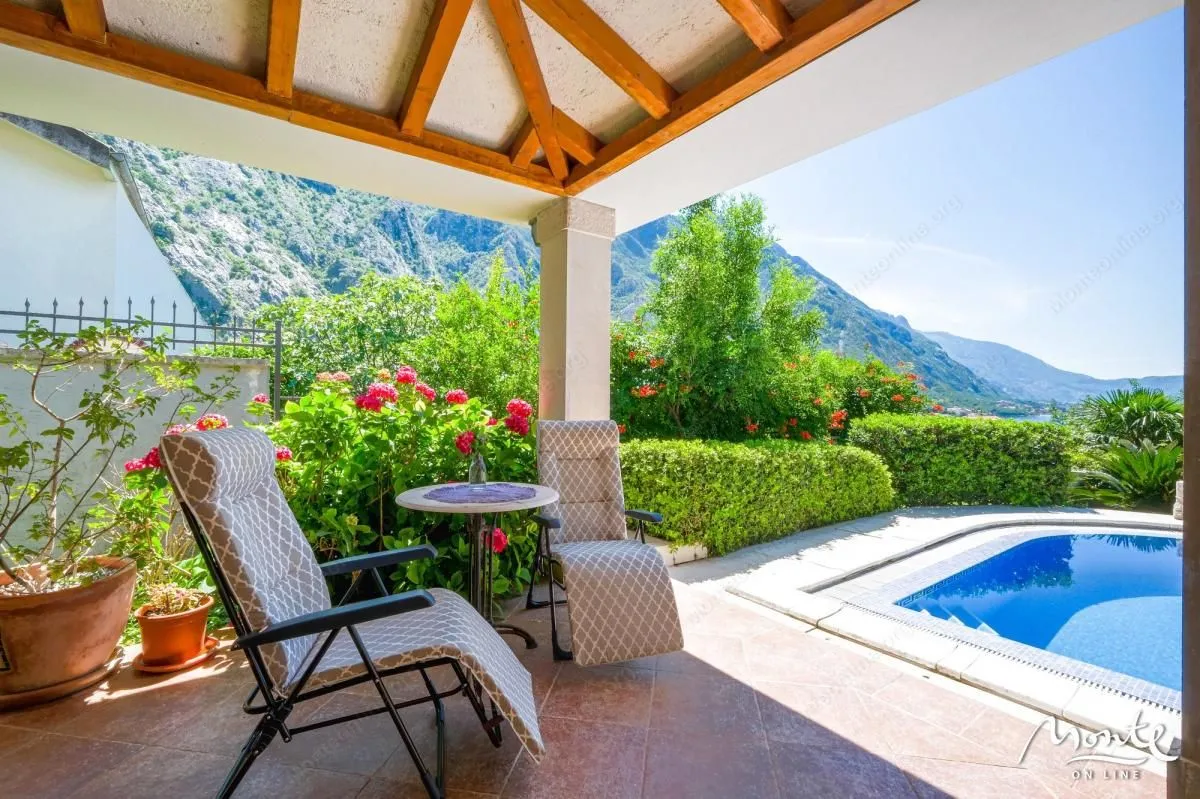 Prodaja, kuća, 305m², Orahovac, Kotor