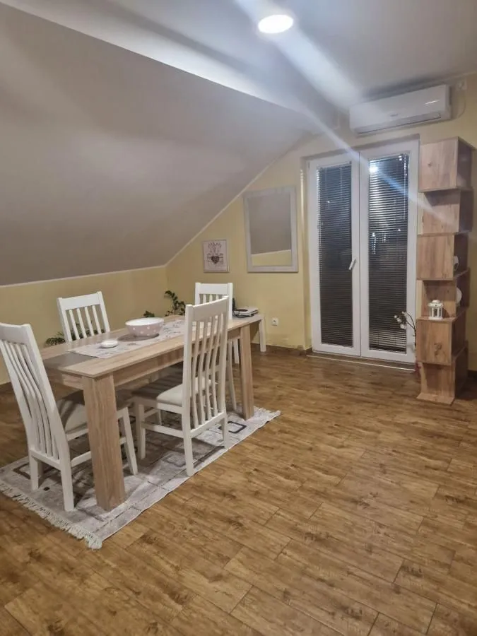 Rent, one bedroom apartment, 57m², Tivat, Crna Gora