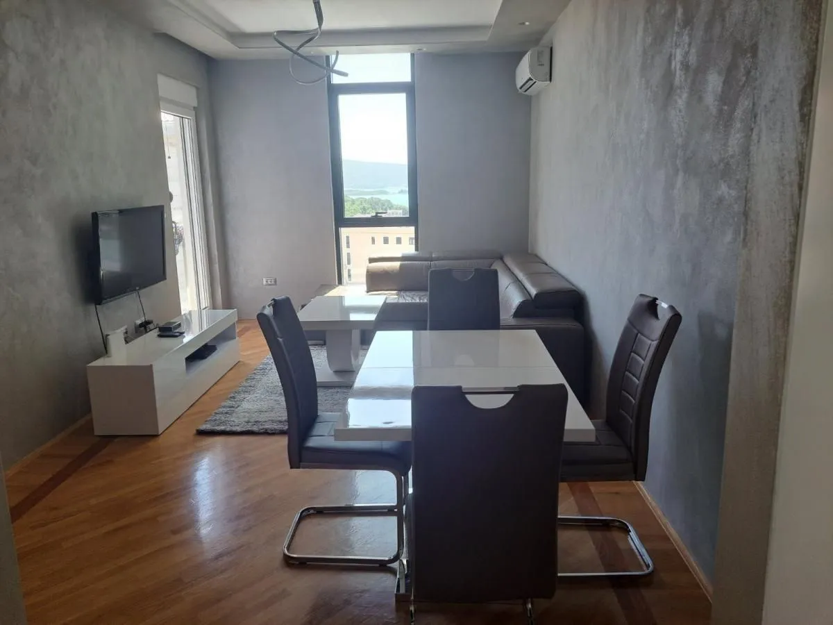 Rent, studio apartment, 51m², Centar, Tivat