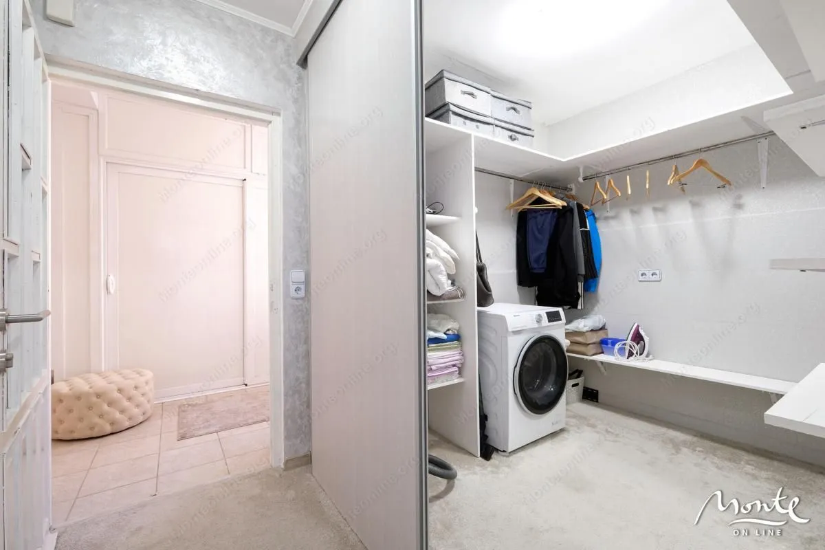 Prodaja, dvosoban stan, 110m², Centar, Tivat