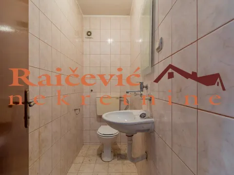 Izdavanje, kuća, 250m², Zvezdara Sve Podlokacije, Beograd - image 20