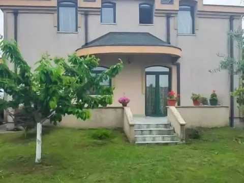 Izdavanje, kuća, 280m², Zabjelo, Podgorica - image 1