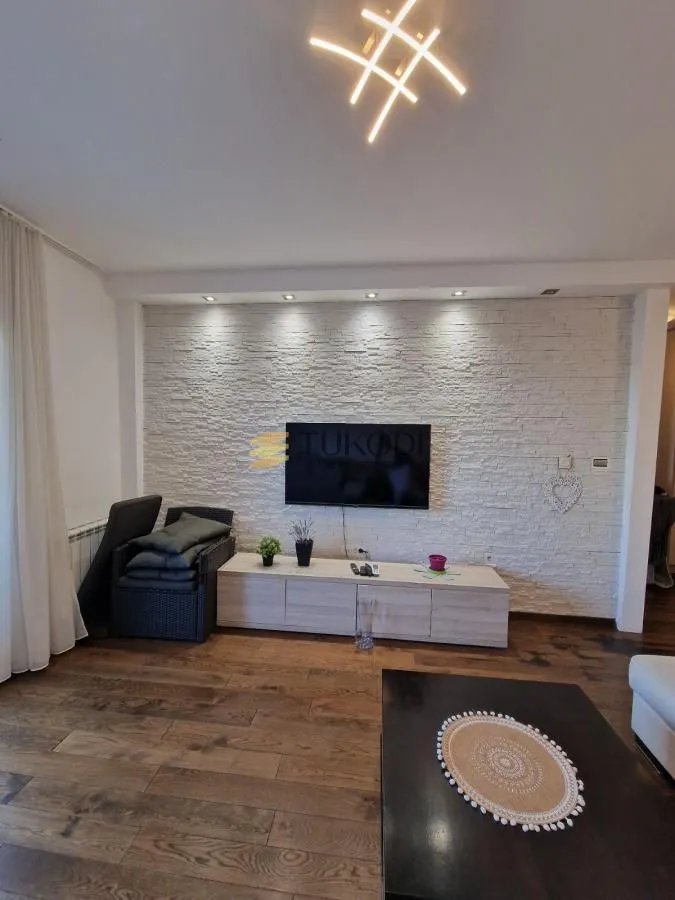 Prodaja, trosoban stan, 86m², Adamovićevo Naselje, Novi Sad Sve Podlokacije
