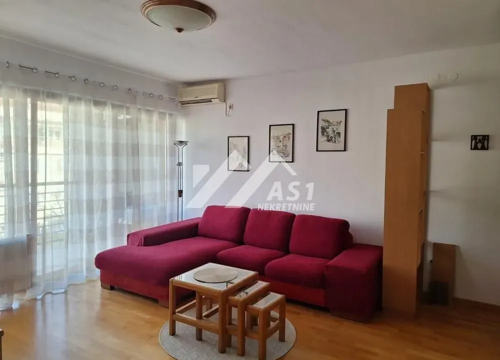 Izdavanje, dvosoban stan, 58m², Centar, Novi Sad