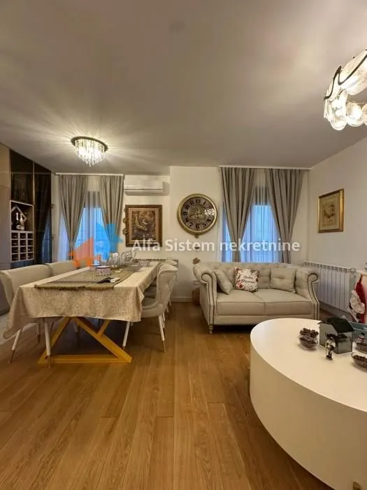 Izdavanje, trosoban stan, 90m², Čubura, Beograd