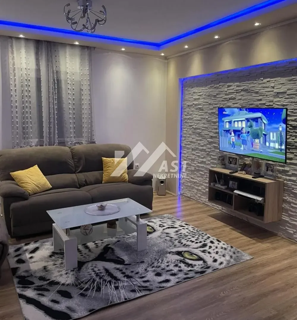 Prodaja, četvorosoban stan, 76m², Lipov gaj, Novi Sad Sve Podlokacije