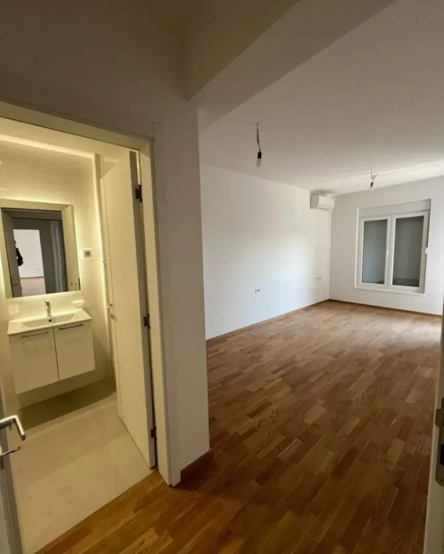 Prodaja, trosoban stan, 106m², Stari Aerodrom, Podgorica